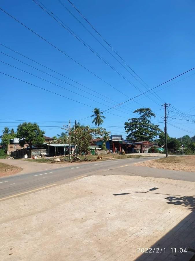 katycho22222's tweet photo. Today scene in #Lashio and #Thaton townships 
#SilentStrike against military coup. No ppl,no car &amp; motorcycle are on the streets,no shops opened .
Our city our rule our will.🤐#RedCampaign_1YearOfRevolution 
#2022Feb1Coup #WhatsHappeningInMyanmar https://t.co/c4XSVvuvca