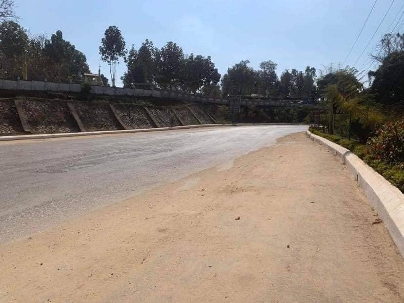 katycho22222's tweet photo. Today scene in #Lashio and #Thaton townships 
#SilentStrike against military coup. No ppl,no car &amp; motorcycle are on the streets,no shops opened .
Our city our rule our will.🤐#RedCampaign_1YearOfRevolution 
#2022Feb1Coup #WhatsHappeningInMyanmar https://t.co/c4XSVvuvca