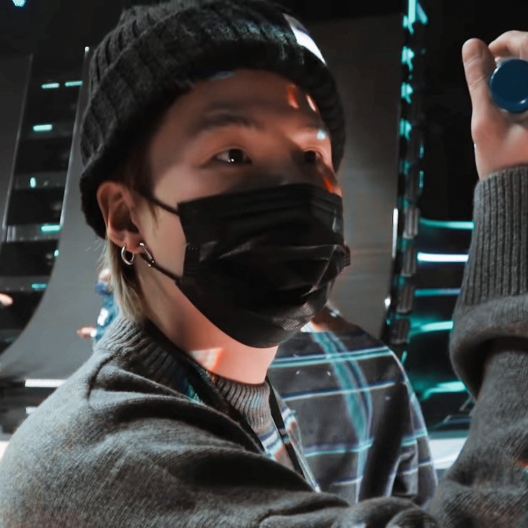 yoongisarchive's tweet photo. puppy eyes https://t.co/YlrCFYA8pM