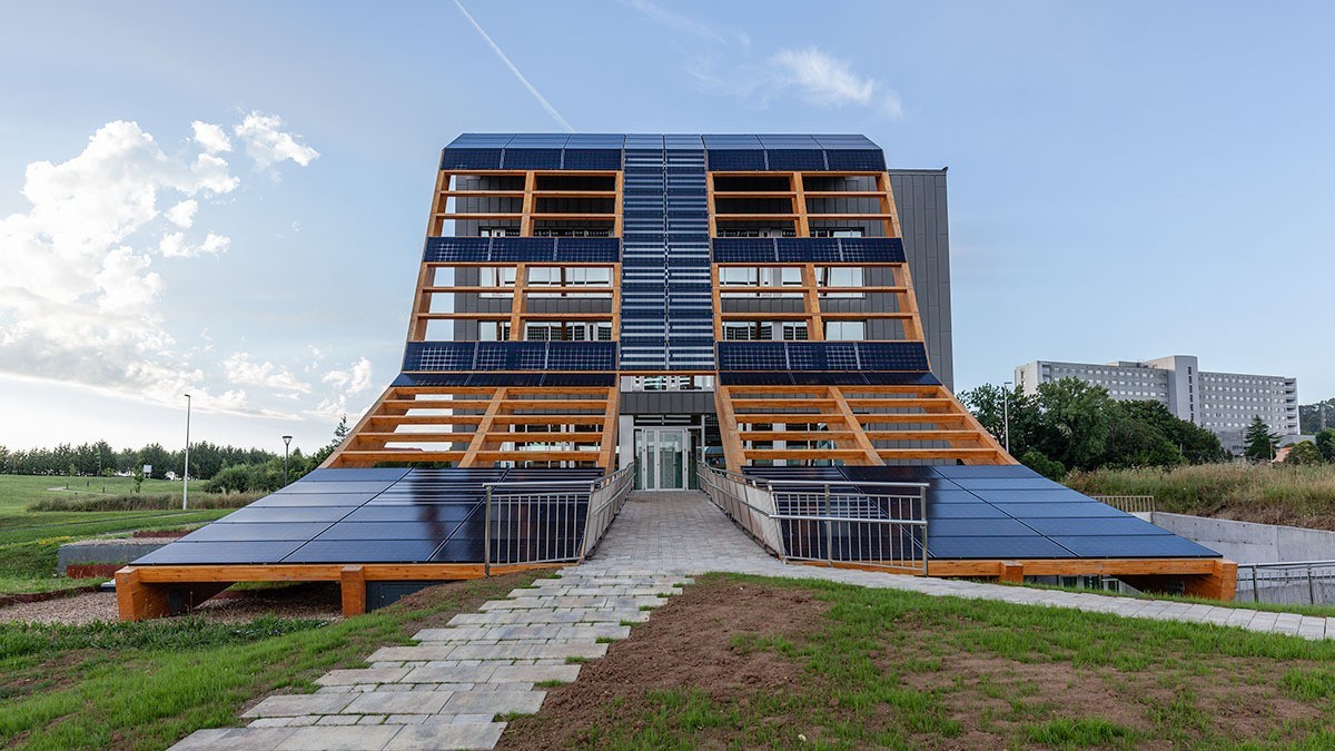 simaexpo's tweet photo. El proyecto de 'GREENSPACE', de GESYGES INNOVACIÓN EN LA EDIFICACIÓN y @emasearquitect, fue el galardonado de la categoría Proyecto Inmobiliario más Sostenible en 2021. 

Presenta tu candidatura antes del 4 de abril. 
📌https://t.co/kamDTSLFap #PremiosASPRIMASIMA2022 https://t.co/gle4lgLicQ