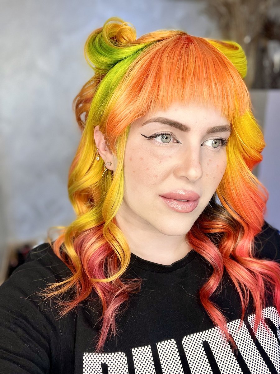 madlove_art's tweet photo. Taste the rainbow 🌈🧡💚💙♥️💛
#rainbowhair#pravana#hair#stylist https://t.co/3MzGpt2Qvl
