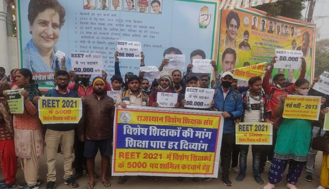 kulchaniya2's tweet image. धरनास्थल पर आपने हमसे वादा किया था कि 
हम विशेष शिक्षको की 3000 पोस्ट से कम पर सरकार से वार्ता नही करेंगे 
अब उस वादे को पूरा करो 
#विशेष_शिक्षक_5000
@TheUpenYadav