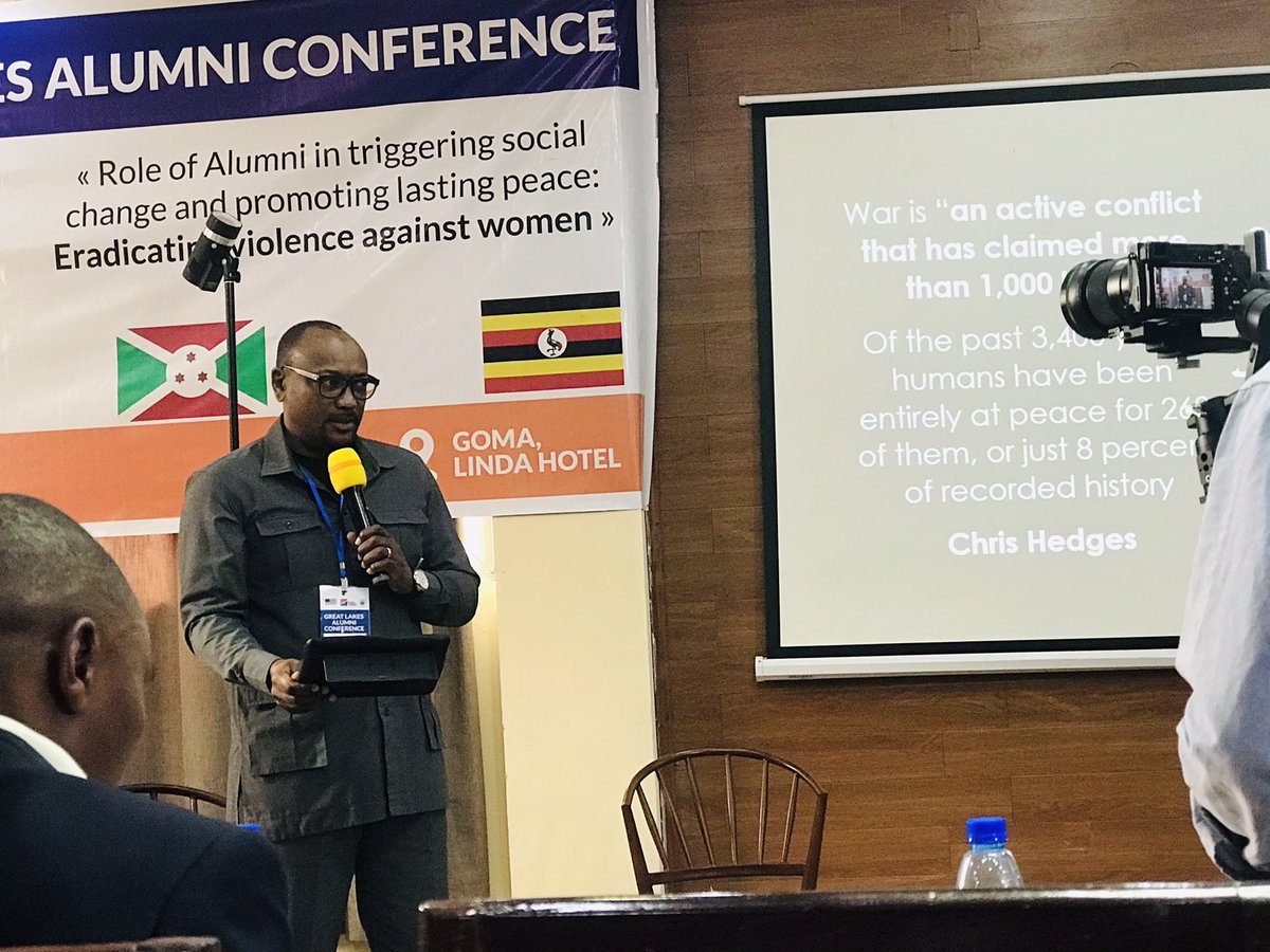 Racheamani's tweet image. Le pasteur @camillentoto  de @1_Jour_Nouveau est de la partie et partage sur le leadership transformationnel.

Il interpelle la jeunesse sur le potentiel que regorge chaque pays représenté en vue de s’approprier le changement voulu.
#GLALUMNI @bim_sarl @USEmbKinshasa