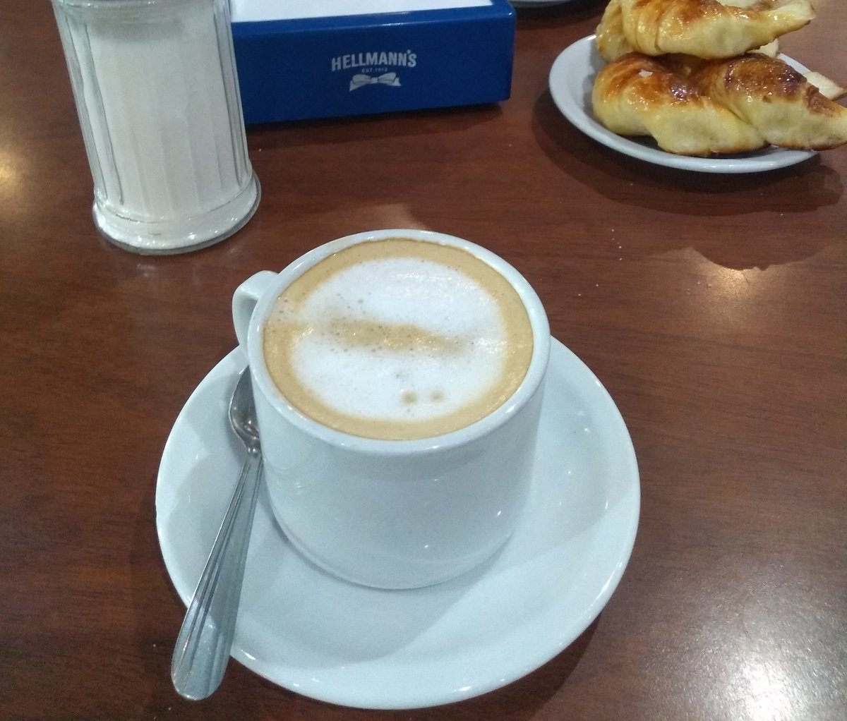 || buenos días a todos gente bonita, espero que tengan un lindo comienzo en el día de hoy. Aquí user ya anda en la terminal de mar del plata desayunando algo calentito antes de ir a departamento jeje.