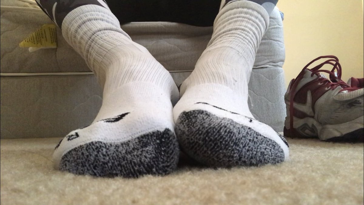 bigfeetforsale's tweet photo. Some more screenshots of Zamir’s video!
#size21feet #giantfeet #bigfeet #hugefeet #malefeet #size21 https://t.co/BQNldnv1vn