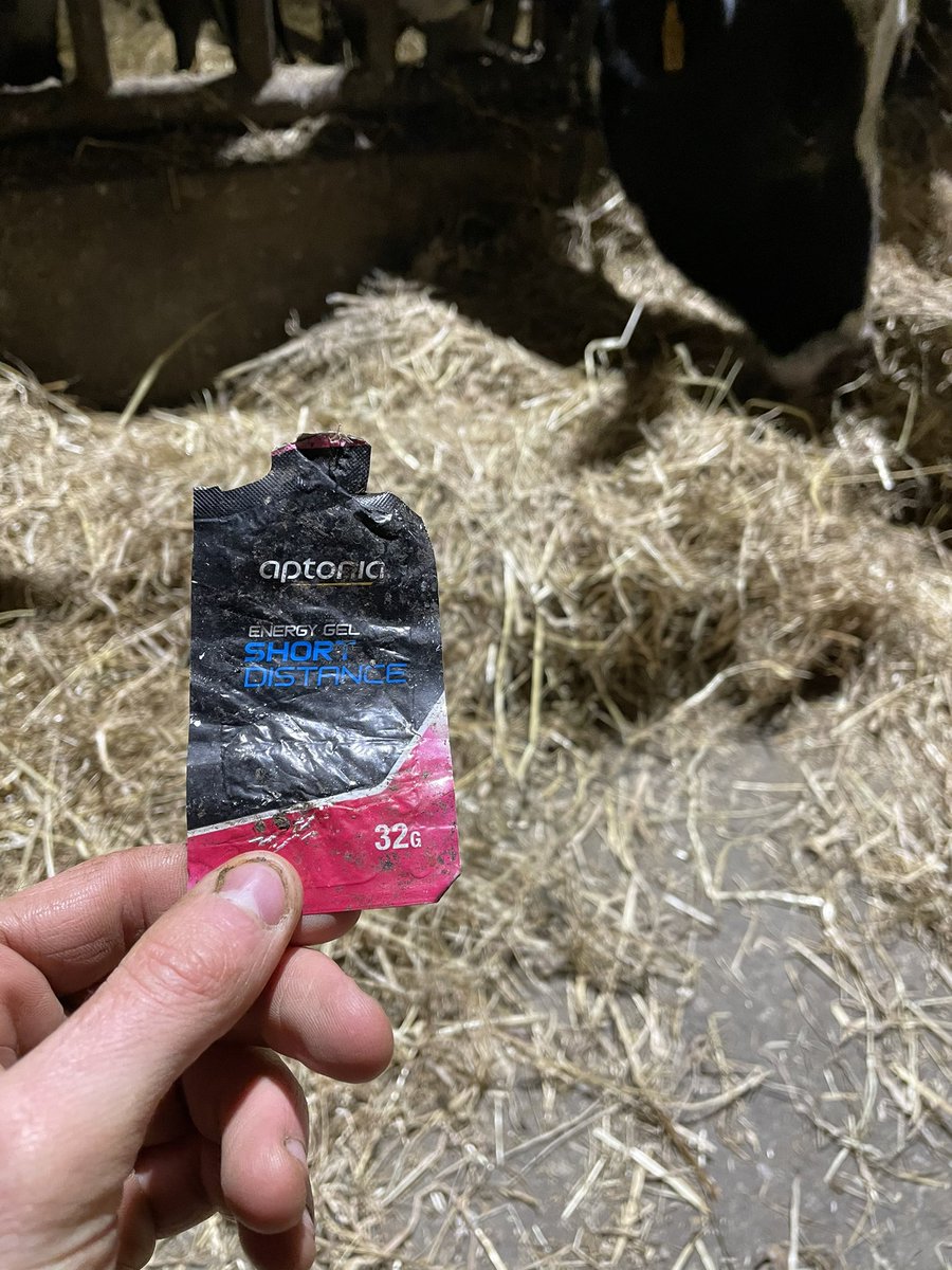 Coup de gueule ! 
Les gens sont vraiment dégelasse, commence à en avoir ras le bol d’en trouver dans toutes les bottes de foins que je distribue à mes génisses ou vaches à taries. 
Le moindre petit morceau ingérer par la vaches c’est une vrai catastrophe et c’est la ☠️ pour elle