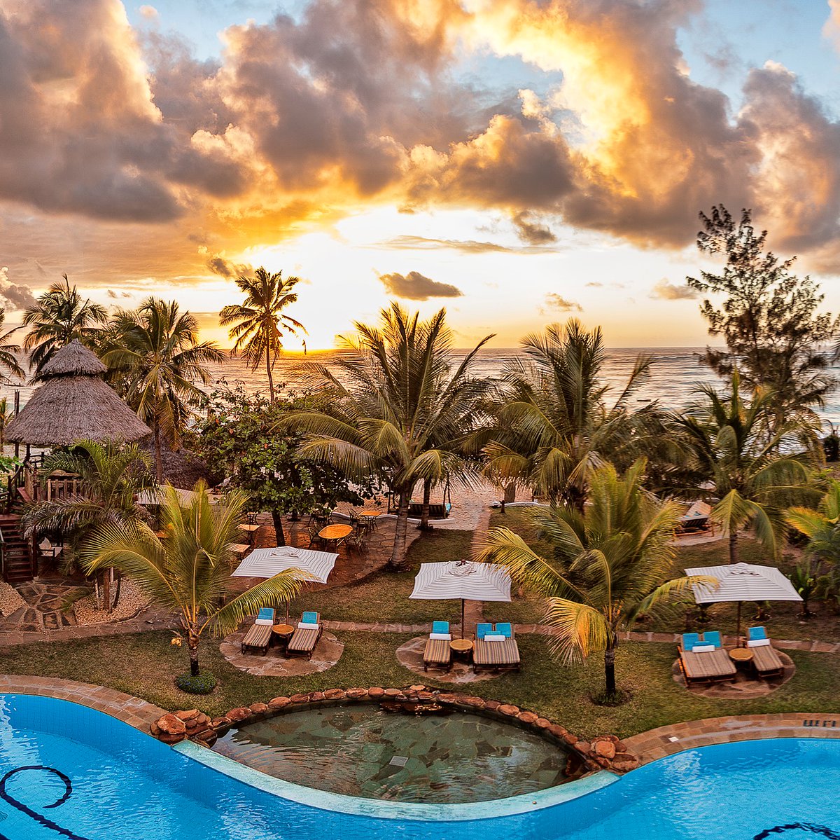 AfroChicDiani's tweet photo. 𝑻𝒉𝒆 𝑻𝒓𝒐𝒑𝒊𝒄𝒂𝒍 𝑷𝒂𝒓𝒂𝒅𝒊𝒔𝒆 

Afrochic, located in the most gorgeous stretch of the white-sand beach ensconced among green palms along the Indian Ocean, is definitely your number one beach destination. 

#ElewanaAfrochic #EncounterElewana #ResponsibleTourism #Diani https://t.co/7LRZ8ulz8z