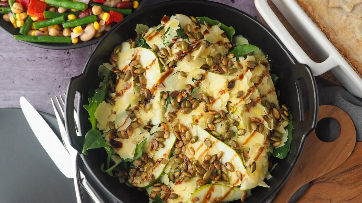 This rocket and pear salad is fresh and delicious. With sharp parmesan and crunchy seeds it's the perfect side dish or makes an excellent light lunch. aussiehomecook.com/rocket-and-pea…