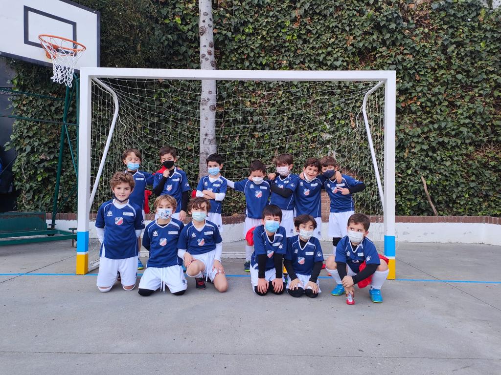 AlminarEsclavas's tweet photo. JJDDMM. . JORNADA 5. Gran victoria para nuestros prebenjamines de (1-3) del CINSA INSTALACIONES Y OBRAS CD Alminar Esclavas ante el colegio divina pastora. 
Buen partido de nuestros peques en un partido muy interesante y disputado. ¡Grandes nuestros  chicos! @cinsafae @RafaTjero https://t.co/GxDVcChjQ9