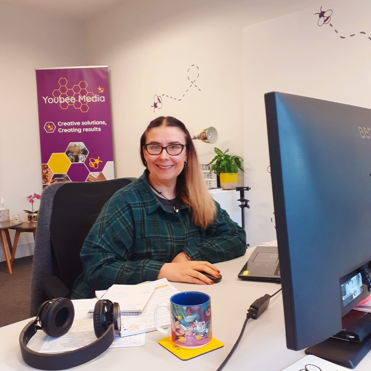 YoubeeMedia's tweet photo. Last month, Dena received her certificate for completing a WordPress website course & starred in her first #TikTok! Becky went to a #NorthernAffinity meeting, we shared a blog, won a client & started a new campaign! Read our 'Hive Highlights' - https://t.co/kGkNk3KqKZ
#DreamTeam https://t.co/gKmXNpDp4J