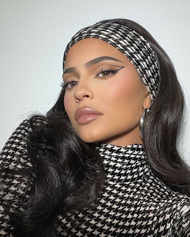 K1NGL05's tweet photo. Day 7 of tweeting @KendallJenner &amp; @KylieJenner until they join @Crypto__Chicks 👏👏
More lookalikes?! https://t.co/xXxQx9rz47