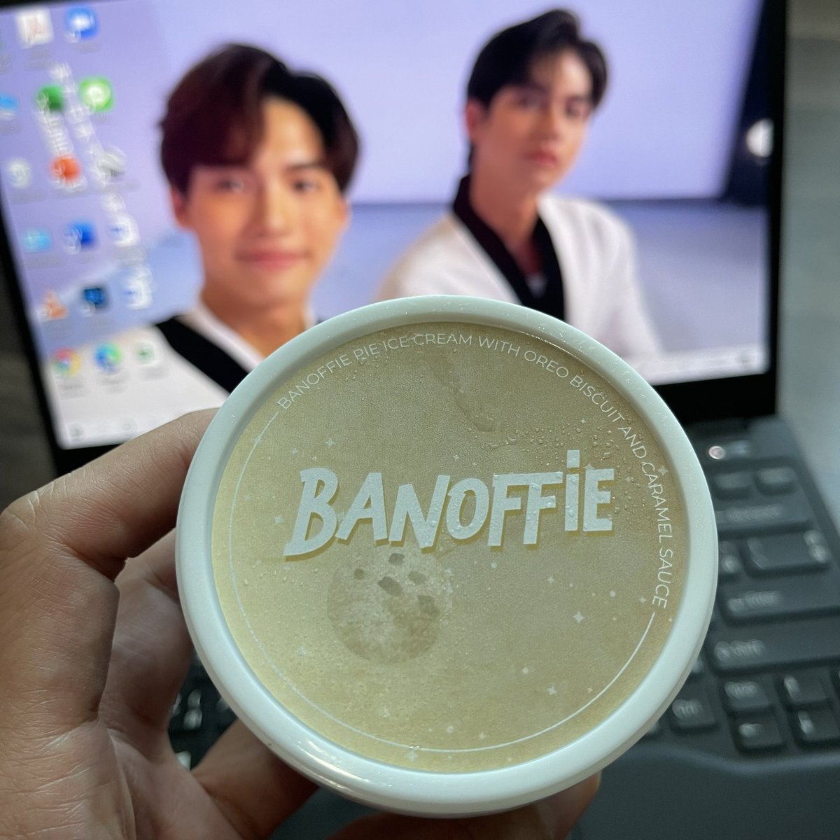 ya_preeyawan's tweet photo. ปั่นงานมาทั้งวัน พักกินติมแพ๊บนะฮะ
ลองรสใหม่ BANOFFIE 😋ก่อนละกัน
#velato
#exploretheunknow https://t.co/GmBkwqxVUd