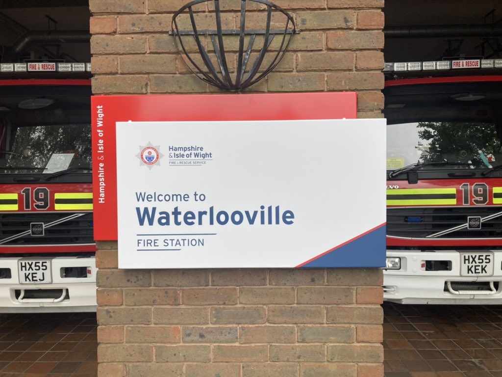 Grab a #Covid19 jab today at one of our fire station vaccine clinics 💉💪

🚒 On the #IsleOfWight visit <a href="/HIWFRSRYDE/">Ryde Fire, Red watch IWFRS</a> from 10am-5pm

🚒 Pop into <a href="/waterlooville19/">Waterlooville Fire Station</a> between 12pm-8pm

🚒 Or if you’re in the #NewForest head to <a href="/Hythe44/">Hythe Fire Station</a> from 1pm-8pm

#GetBoostedNow #GrabAJab