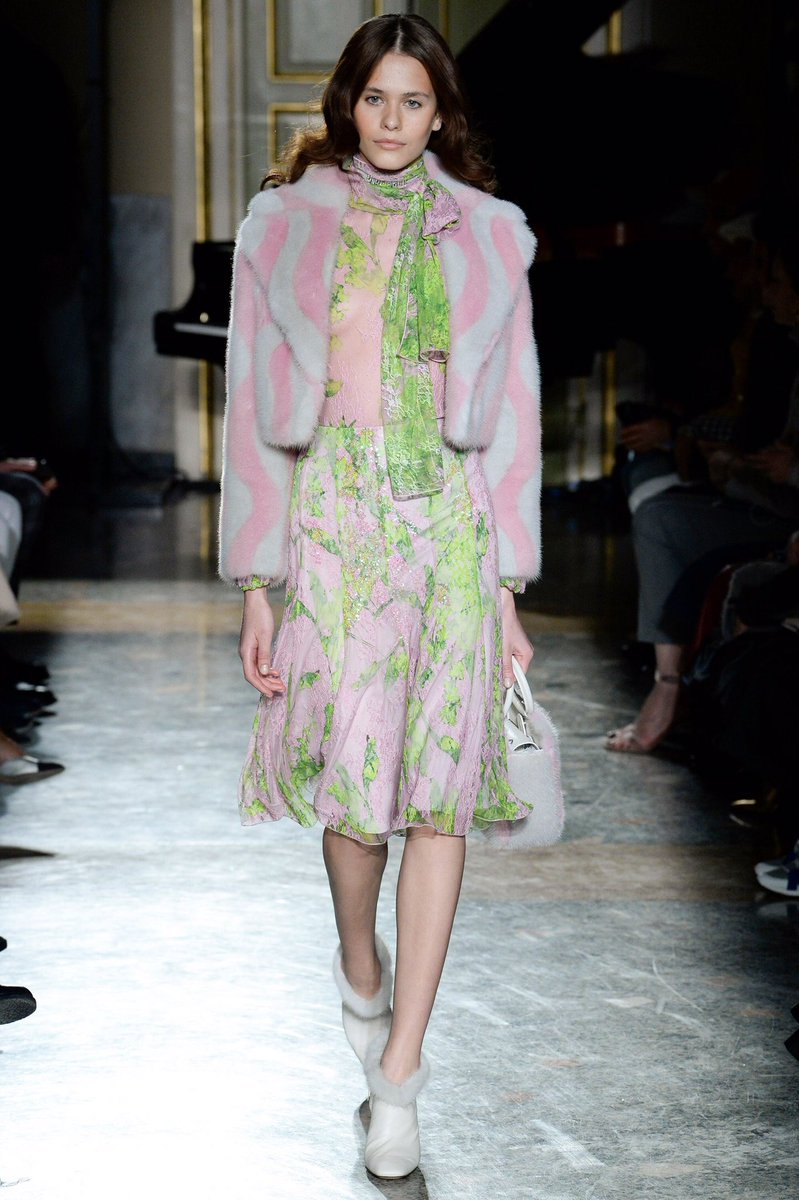 ilariaaconte's tweet photo. okay but these looks from Blumarine Fall 2017 rtw>> https://t.co/pN69XDfZXb