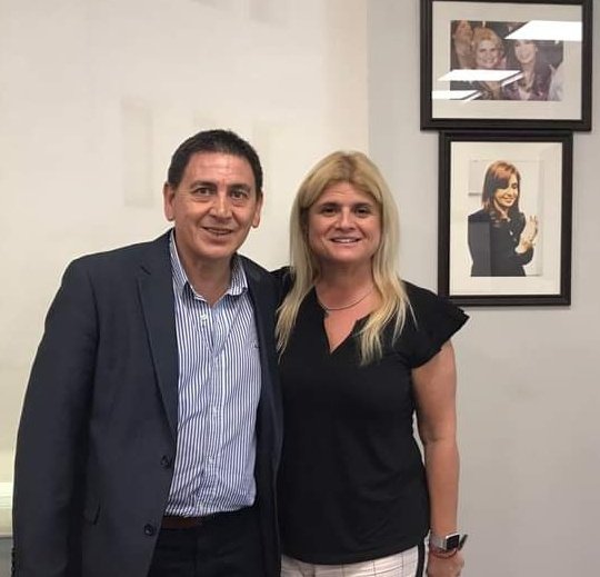 Me parece aunque suene raro, que el endiablao cesar y el cacique sin tribu <a href="/DoinoJonatan/">Jonatan Doino</a> han acordado el traspaso de mando. Mientras que <a href="/marielalo_/">Mariela Lopez</a> tenga los 500 por mes aquí no ha pasado nada! Aura! <a href="/ptambu/">Paola Tamburelli</a> sigue de director <a href="/cesarsalas2710/">Cesar Salas</a> ?