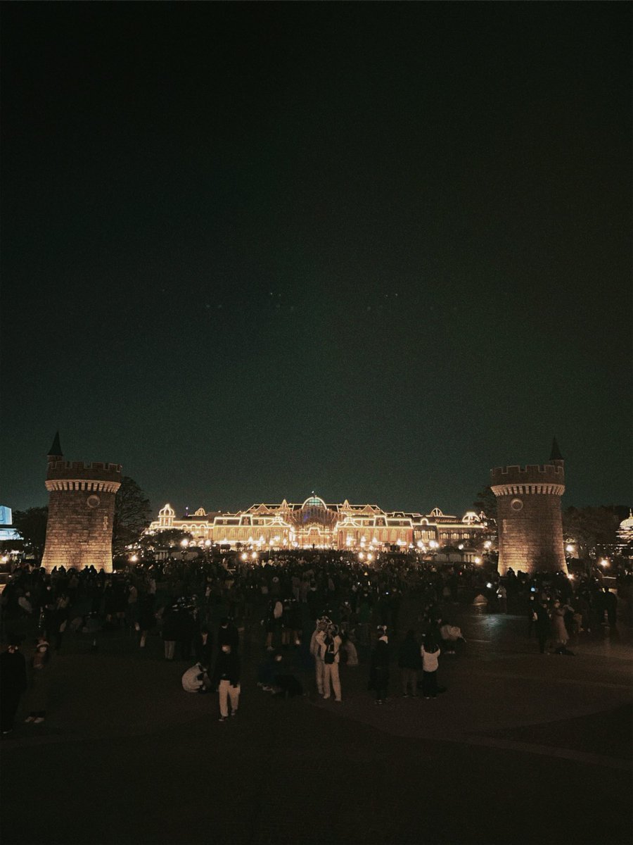 fukiharu0804's tweet photo. いくつになっても夢の国でした https://t.co/adtaCHbGta