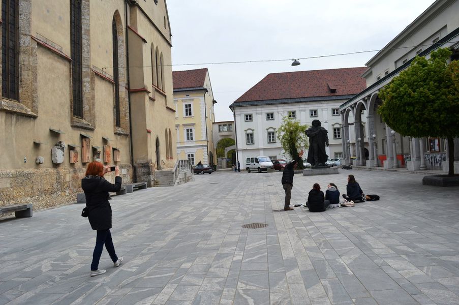 mari_podhrasky's tweet photo. Now this is how you celebrate Prešeren Day aka the Slovene Cultural Holiday, coming up February 8th! Visit great poet Prešeren's (1800 - 1849) birth-house in a village of #Vrba & take a walk around the streets of Kranj where he spent his last years #sloveniatrips #culturetips 🇸🇮 https://t.co/rbRcxeeYcw
