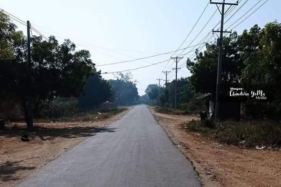 Zin83809202's tweet photo. Anti-coup revolutionary #SilentStrike in Sagaing's Monywa to mark the one year anniversary of bloody Myanmar's military coup. 🔴  #2022Feb1Coup #WhatsHappeningInMyanmar #RedCampaign_1YearOfRevolution https://t.co/sOavAllZxx