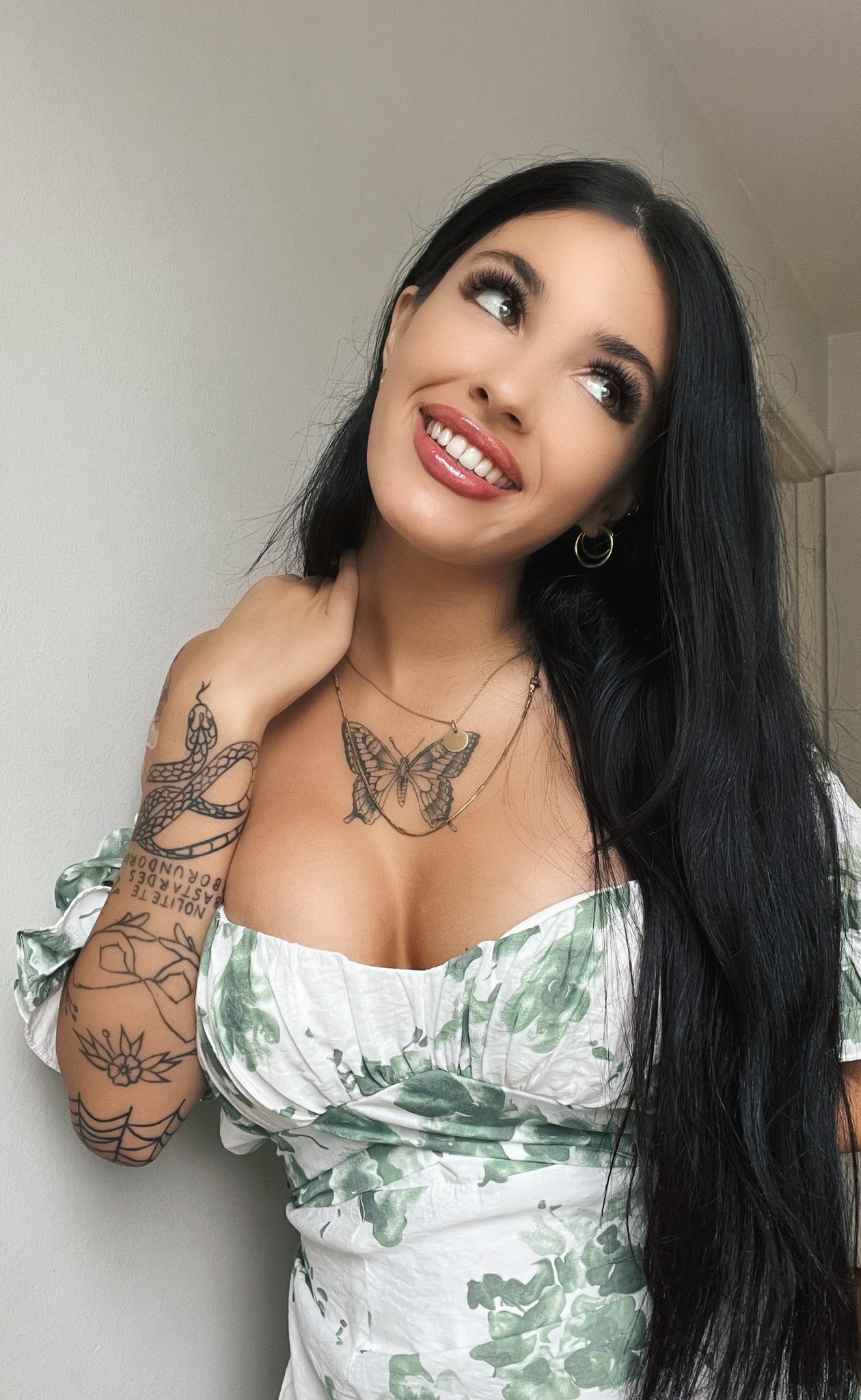 Chloe Mira on X: What's on my mind…😏 t.cofjPRbTi0Sy  X
