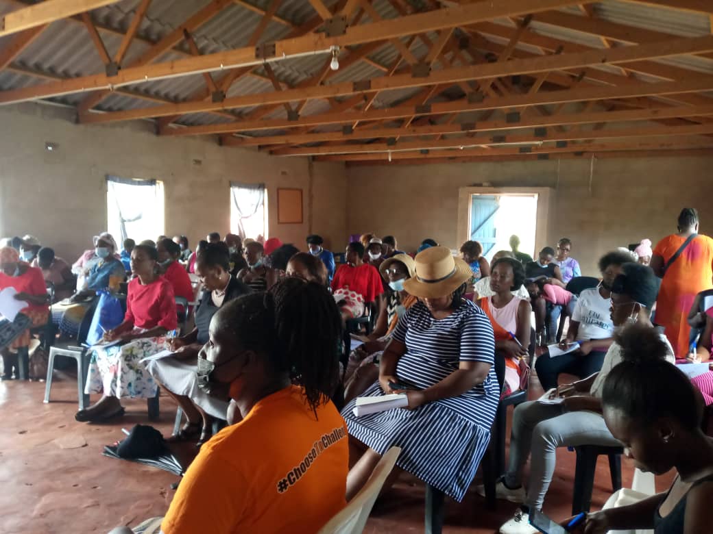 w_weeklyjournal's tweet image. @WCOZIMBABWE is in Zvishavane today educating and sensitising women on the United Nations Security Council Resolution (UNSCR 1325) which speaks on Women, Peace and Security, and how women should be active agents of peace in their communities @yafmzim @UN_Women @AWID @UNZimbabwe