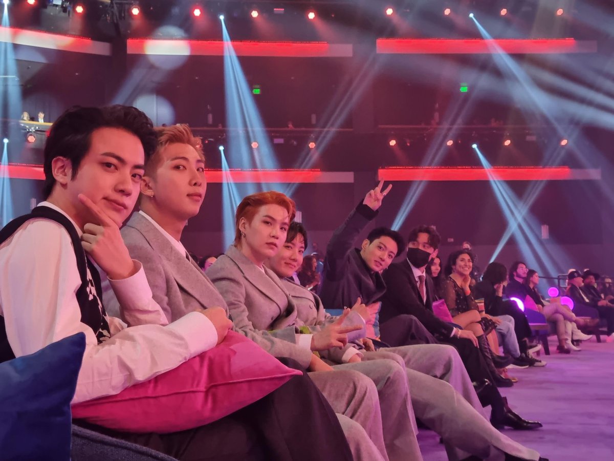 btsinthemoment's tweet photo. taehyung weverse post 

🐯 the family <members> who i love https://t.co/YLfHmowtZj