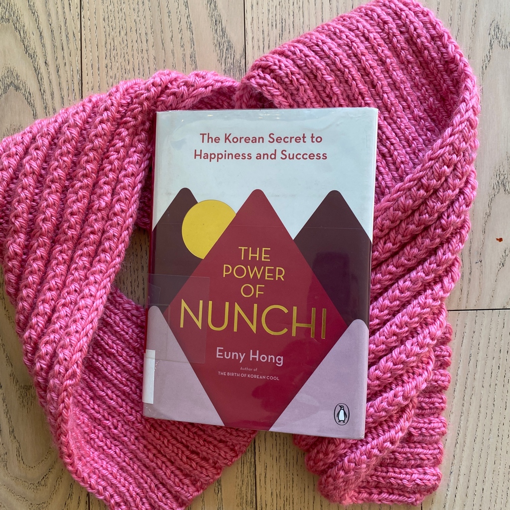 StacySKim's tweet photo. "In Korea, nunchi is not considered a uniquely "feminine" trait, and Korean women are unashamed of trusting their intuition." - @euny
For more information about the book and knitting, go to https://t.co/iLXYyNeQSM #stacysbooknotes https://t.co/IQefRMU3b4