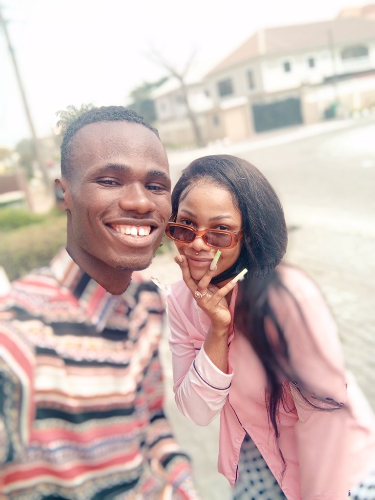 Guys I met Tacha Today 😫😫😫 Wanted To take a picture ,but my phone couldn't open again,guess what? She gave me her phone to snap Big Tee I love you @Symply_Tacha #TachaTitans