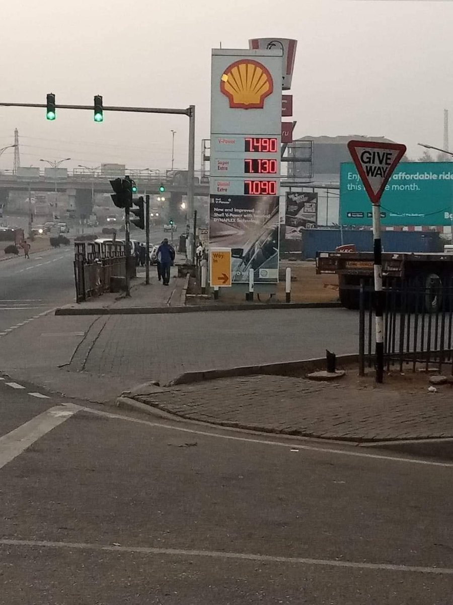 rowalkerghana's tweet image. Okoro you dey see what I dey see?🧐