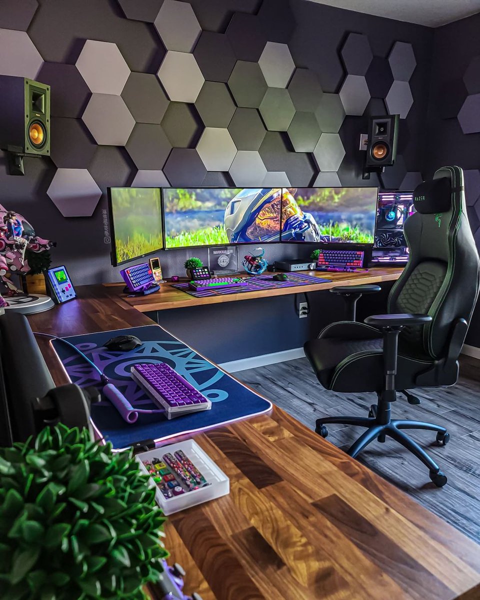 RazerES's tweet photo. Perfecto para trabajar de día y jugar de noche 😈

📷 Instagram/havokharakiri https://t.co/nlYKKeEEEl