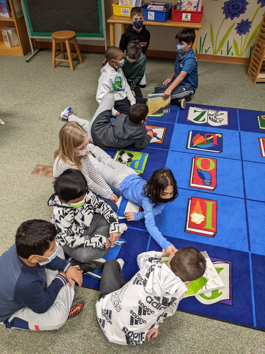 2nd graders voting on which book should win the Caldecott. <a href="/CopperHillES/">Copper Hill</a> <a href="/FlemRarSchools/">FlemRarSchools</a> #librarylife
