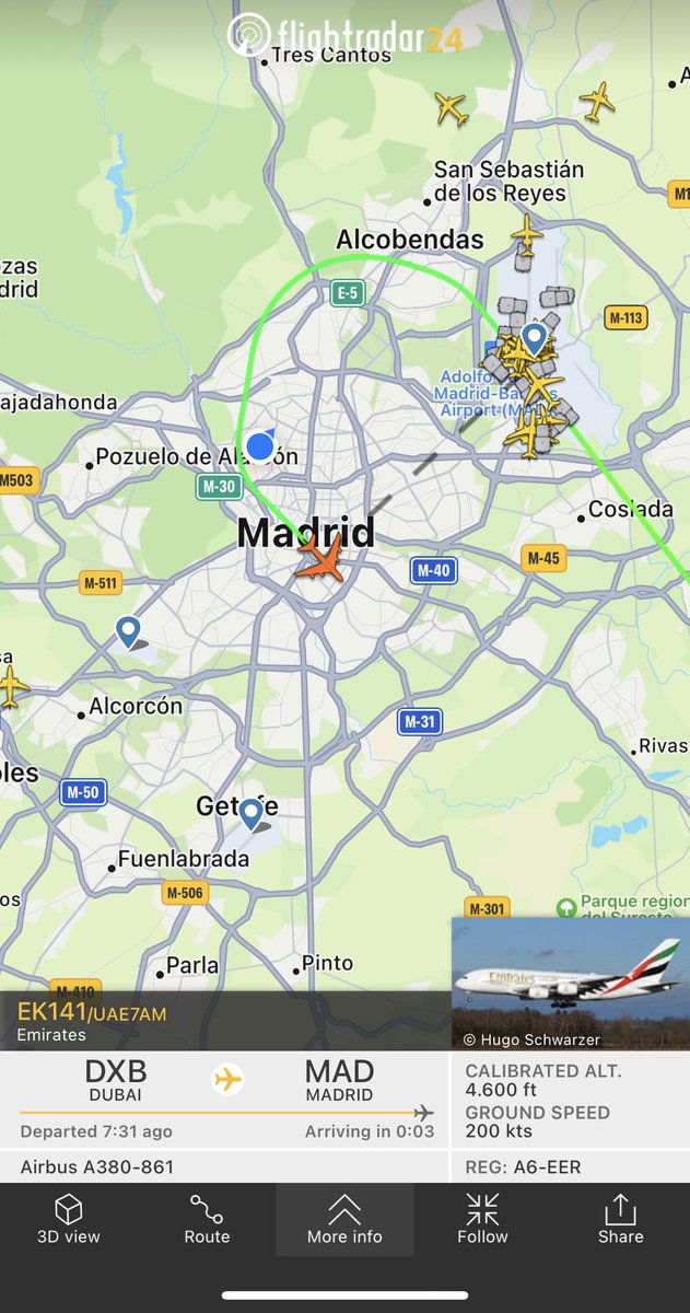 Hoy tenemos un A380 de ⁦<a href="/emirates/">Emirates</a>⁩ de paseo por encima de Madrid. Vuelo EK141 de Dubái a Madrid #a380 #madridbarajas