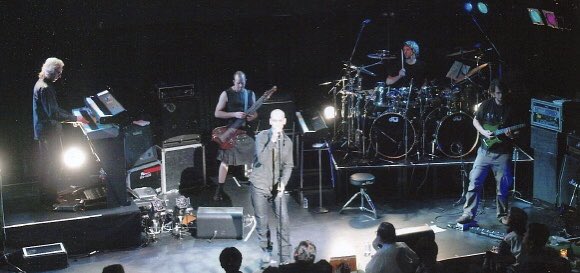 British5Progres's tweet photo. UKZ❗️

King Crimson's Pat Mastelotto and Tony Levin jumped in and participated in UKZ's first live show on January 24, 2009 in New York, USA‼️

↓Live on June 11, at Tokyo, Japan‼️

#UKZ #EddieJobson #TreyGunn #AlexMachacek #NarcoMinnemann #AaronLippert #PatMastelotto #TonyLevin https://t.co/oI3dbZDN6U