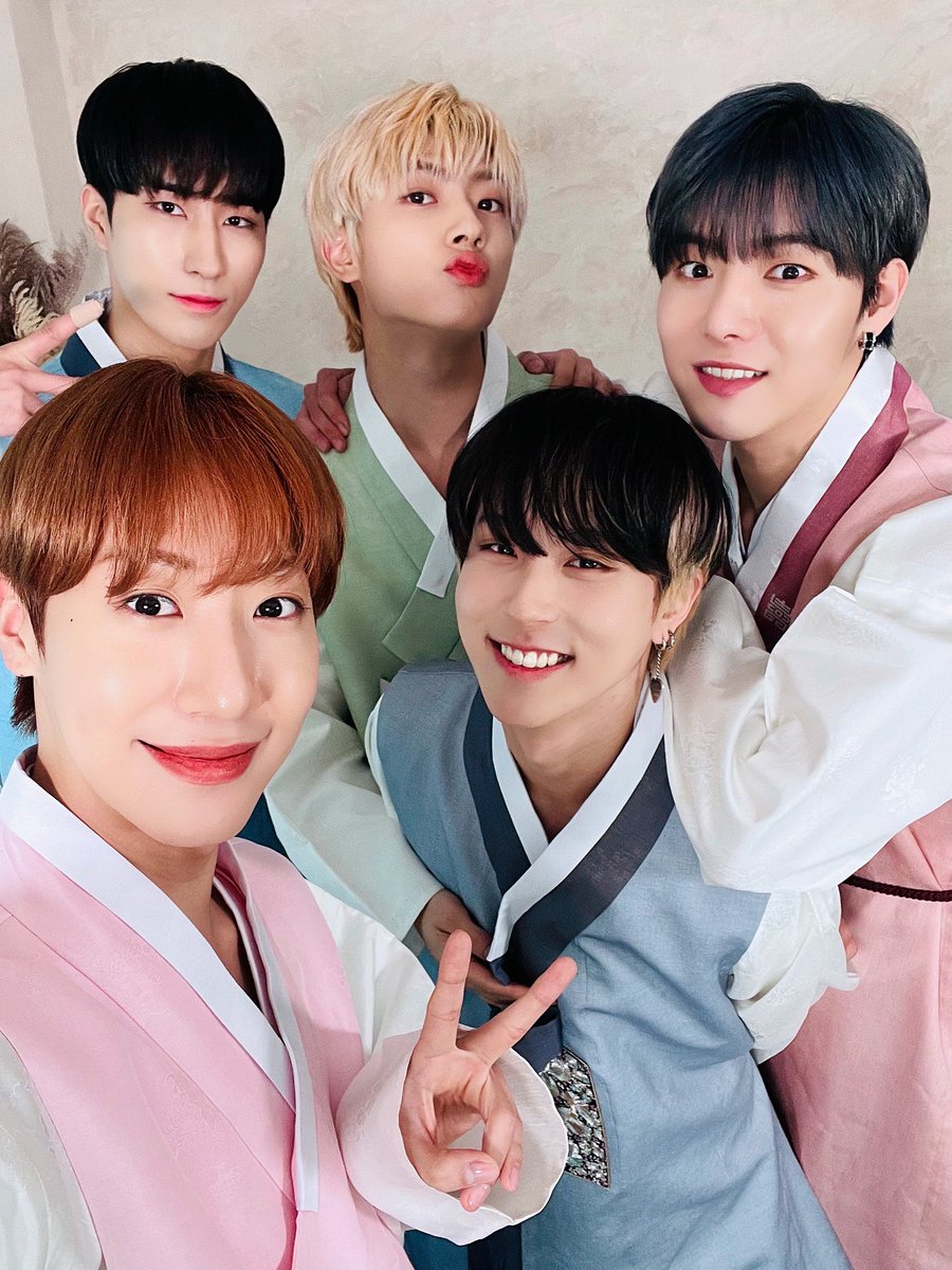 official_ONEWE's tweet photo. [#하린] 우리의 궤도와 함께 여행을 떠나자~!💚 https://t.co/gu7Ksxe6Lh