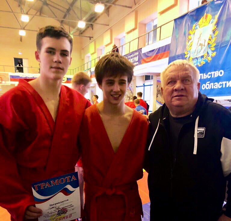 ✊23.01.22г. в СК «МЕТАЛЛУРГ» состоялось 
Первенство Самарской  области по #самбо  до 17 лет

Наш результат:
🥉Поляков Глеб, в/к 71 кг
🥈Драгомирецкий Егор, в/к 64 кг

💪тренеры:
Лобанов  Вл. Д.,
Лобанов Вк. Д.,
Щеглов Г.З.

Поздравляем‼️
Молодцы‼️
<a href="/Depsporta_63/">Департамент физической культуры и спорта г. Самара</a>