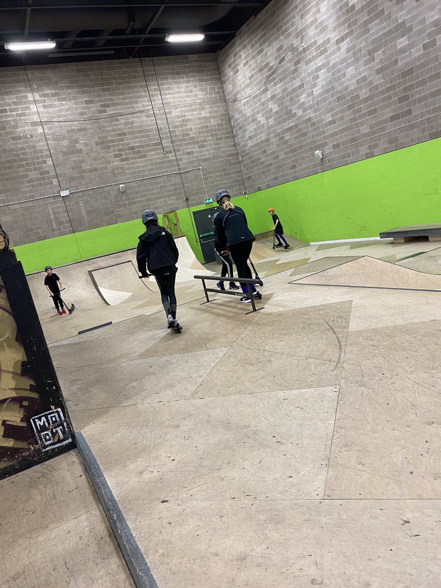 @ACSpurple <a href="/AHS_PE_Staff/">AHS PE</a> Atherton High School having a great time at the skate park and adventure zone at Howe Bridge Leisure Centre! Massive thanks to @BewellW for the opportunities to be active <a href="/YourSchoolGames/">School Games</a> <a href="/cathi2122/">Cathy Robinson</a>