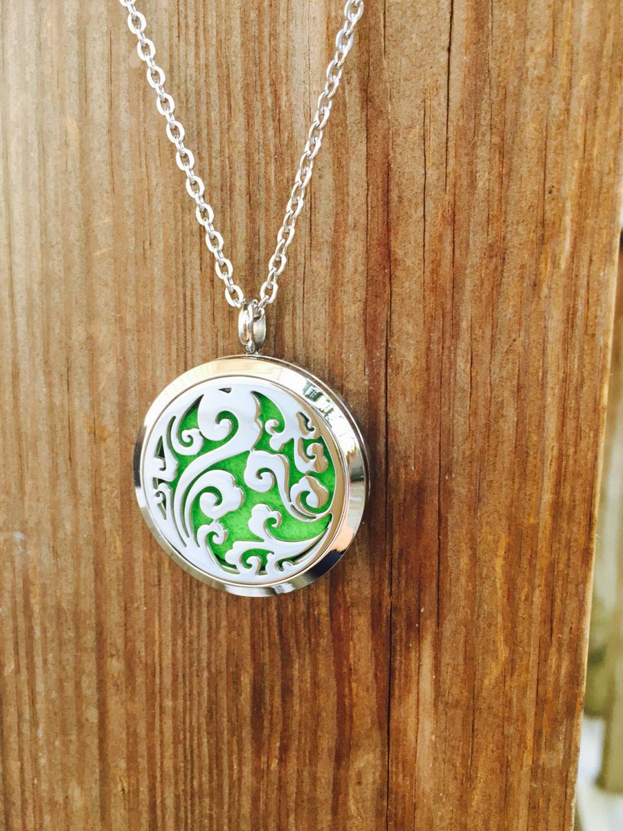 AlicesTreasureb's tweet photo. Excited to share this item from my #etsy shop: Aromatherapy Necklace / Essential Oil Diffuser necklace https://t.co/2P6vA2Yite
#AromatherapyJewelry #EtsyShop #DiffuserNecklace #EtsySeller #Spring2022 #FlowerNecklace https://t.co/WoyVCIgQ7b