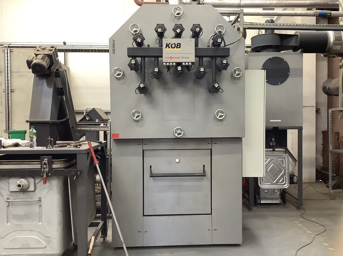 KeithMarchant's tweet photo. Full service of a 950 kw Kob Viessmann boiler for a customer in the midlands.
This boiler was installed by us in 2014and is a very hard working boiler but is wearing well. https://t.co/mFwk0o0PgI