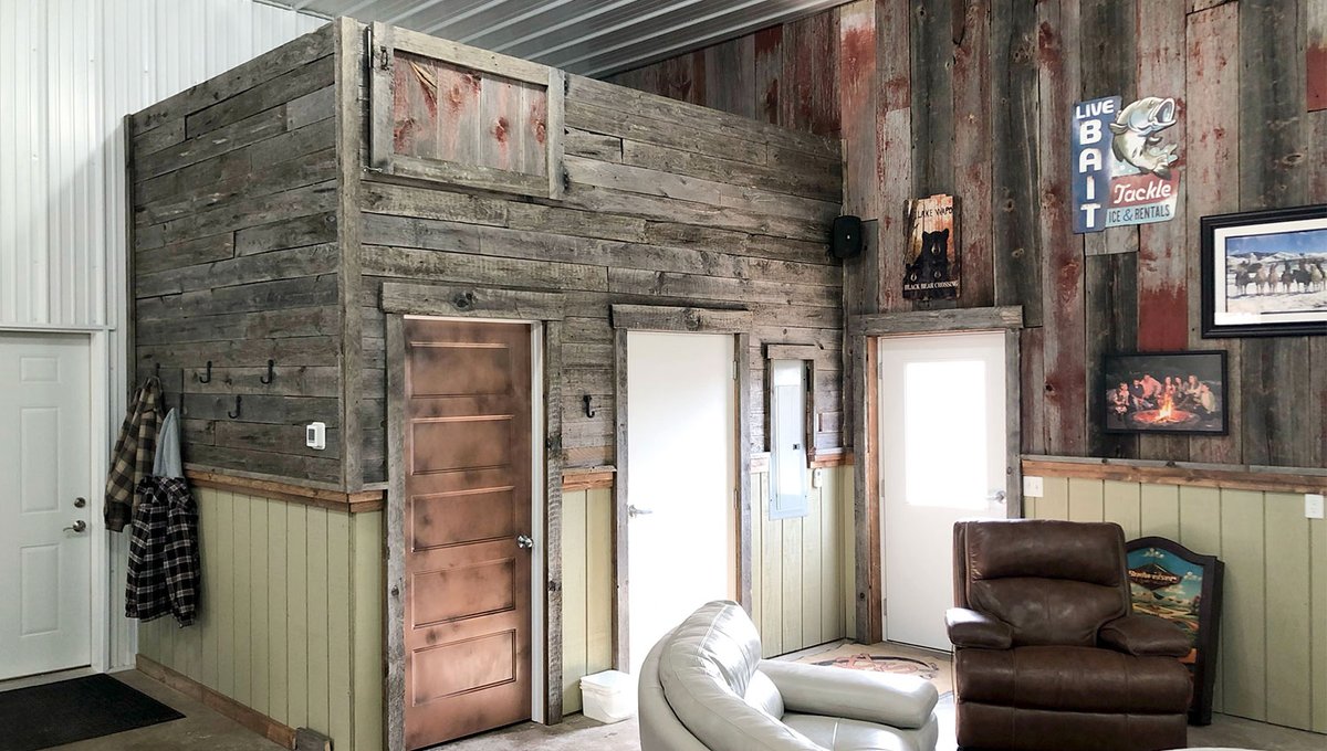 LesterBuildings's tweet photo. It's hard to choose the best feature of this home 😍 From the colors of the exterior, the porch, the 36'x40' garage, to the interior finishes. What features are on your must-have list?
#LesterBuildings #PoleBarnBuilding #PostFrame #DreamBuilding #PostFrameHome #ResidentialHome https://t.co/eDu98NeHiH