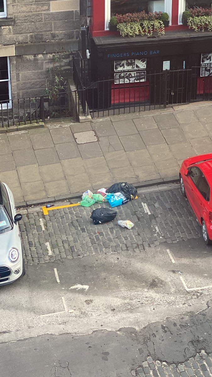 coach_edinburgh's tweet photo. @edinhelp Hi. Where has the black bin gone? Frederick Street is getting covered in litter because of the strong winds and a missing communal bin 🤷🏻‍♀️ https://t.co/CqRcpjvbgp