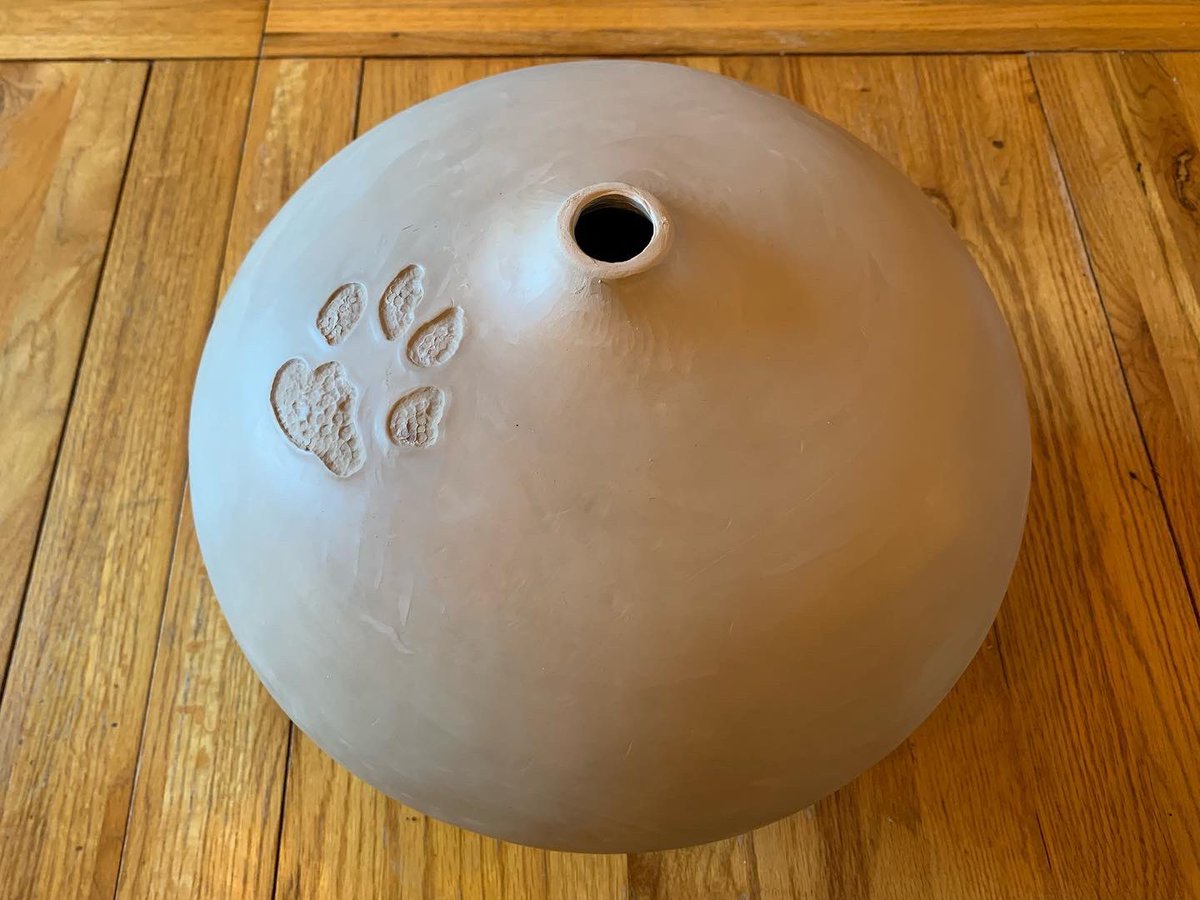 I’m busy making a very special pot for our Beagle Loki who we sadly lost before Christmas, I’ve embossed it with his paw print and it will be smoke fired to finish.
#beagle #ceramics #pottery #madeinwales #handmade #madewithlove 

ceramics.chickenscoop.com