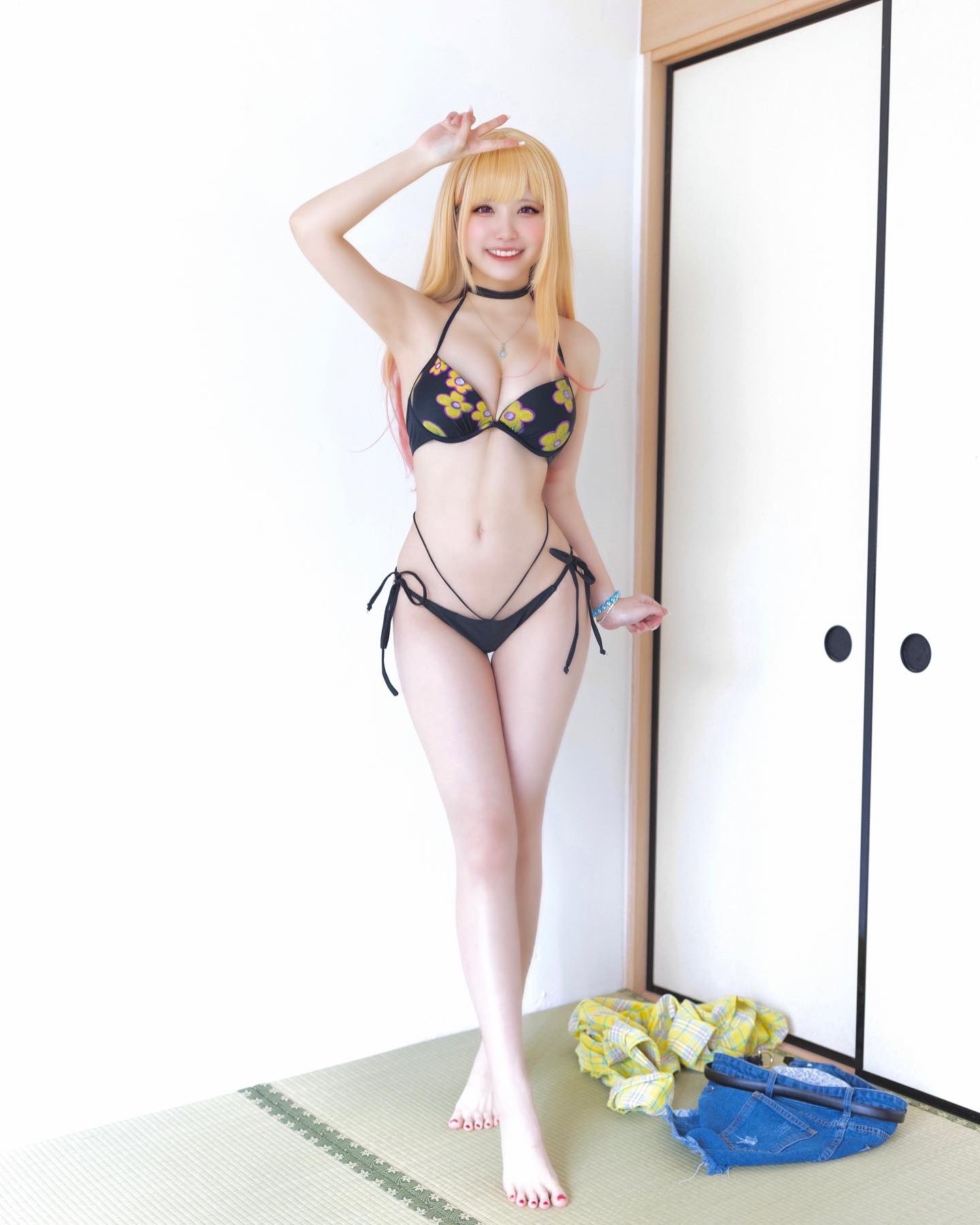 marin kitagawa cosplay sexy bikini black yellow