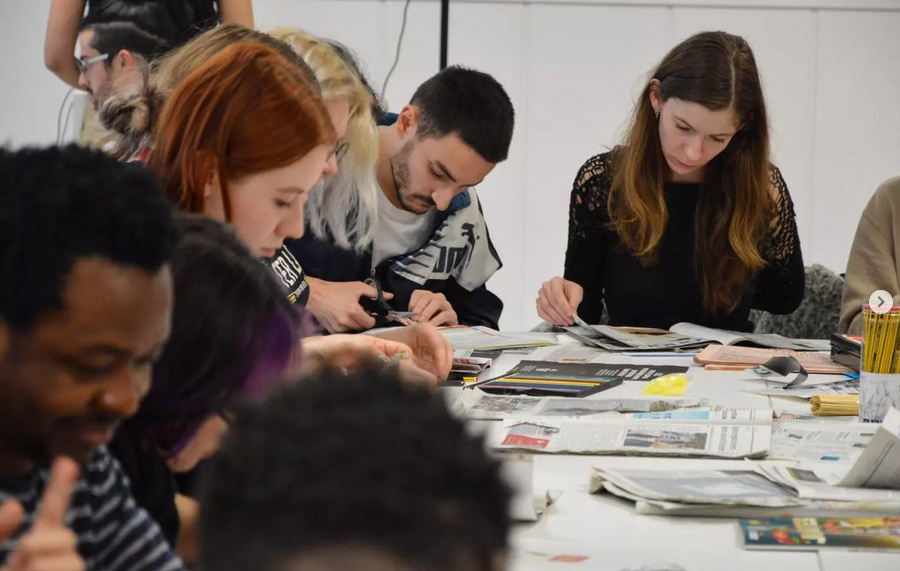 burgosacoge's tweet photo. Trabajando desde #Inmigracionalismo con juventud europea participante en el Proyecto The #MigrArt el tratamiento de las noticias migración en los medios españoles.
Gracias a @asociacionbrisaBrisa por su invitación a esta interesante jornada. https://t.co/0g8VA105sM