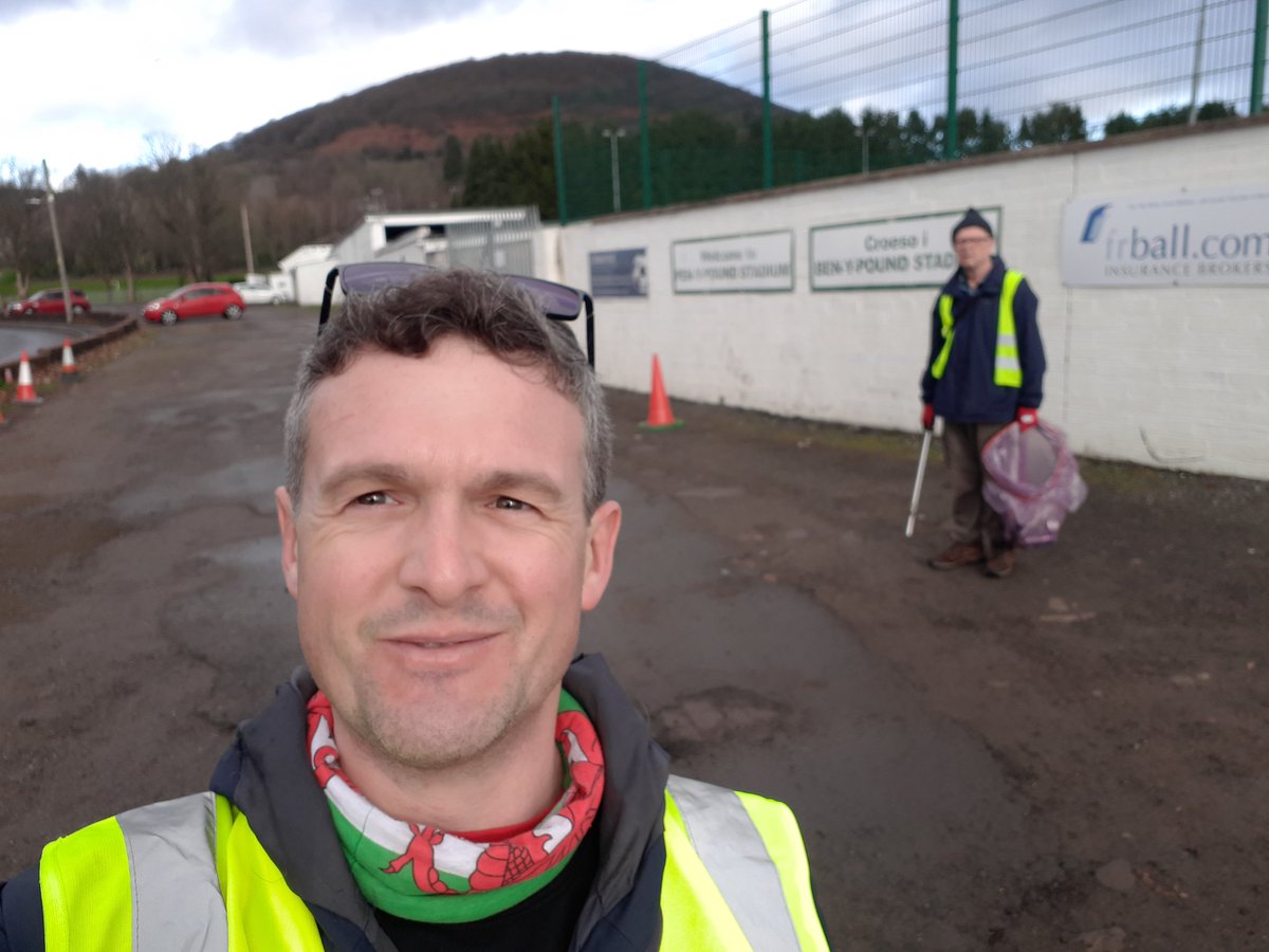 KeepAbergTidy's tweet photo. @AberVoice #YFenni #Aberg #Abergavenny TONS of litter collected in North Aberg by KAT teams today ♻️💪 https://t.co/mDgFciw4OZ