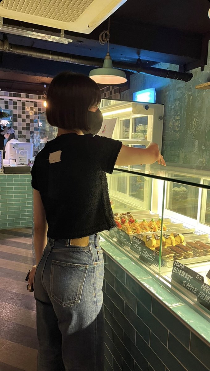 lavieenbluuge's tweet photo. 이 날씨에 반팔 입는 여자 극악무도하다 정말 https://t.co/ewW0xgOfRd