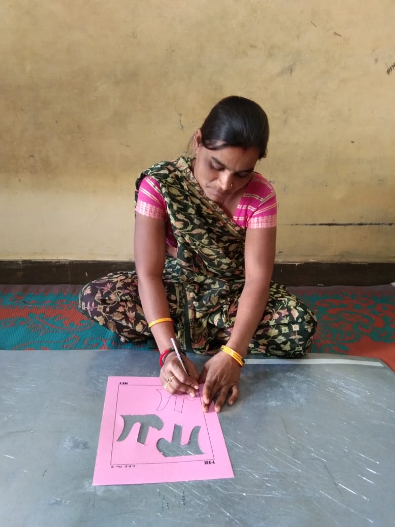 ChairmanKvic's tweet photo. 10 women leather artisans in Gujarat's Anand are marching towards self-reliance with KVIC's 1st ever footwear training program in the state.The 50-day training program includes footwear designing &amp; production to assist these artisans in becoming entrepreneurs @PMOIndia @CMOGuj https://t.co/W4wr633KvH