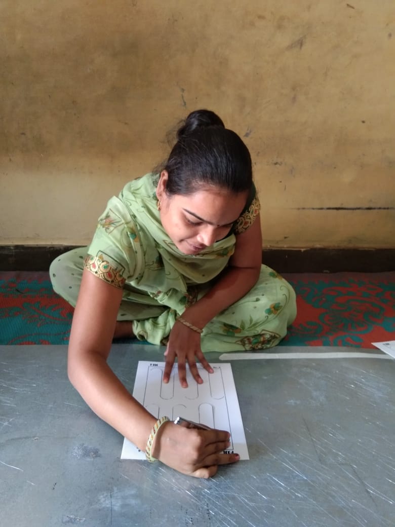 ChairmanKvic's tweet photo. 10 women leather artisans in Gujarat's Anand are marching towards self-reliance with KVIC's 1st ever footwear training program in the state.The 50-day training program includes footwear designing &amp; production to assist these artisans in becoming entrepreneurs @PMOIndia @CMOGuj https://t.co/W4wr633KvH