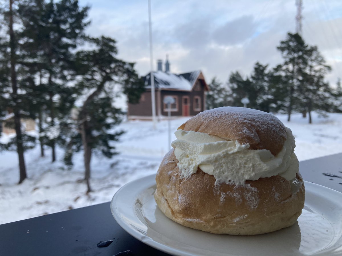 Sjobevakningen1's tweet photo. Vi gratulerar Västra Finlands Sjöbevakningssektion på 18-årsdagen. #hipphipphurra #LSMV https://t.co/M2kL3KylSK