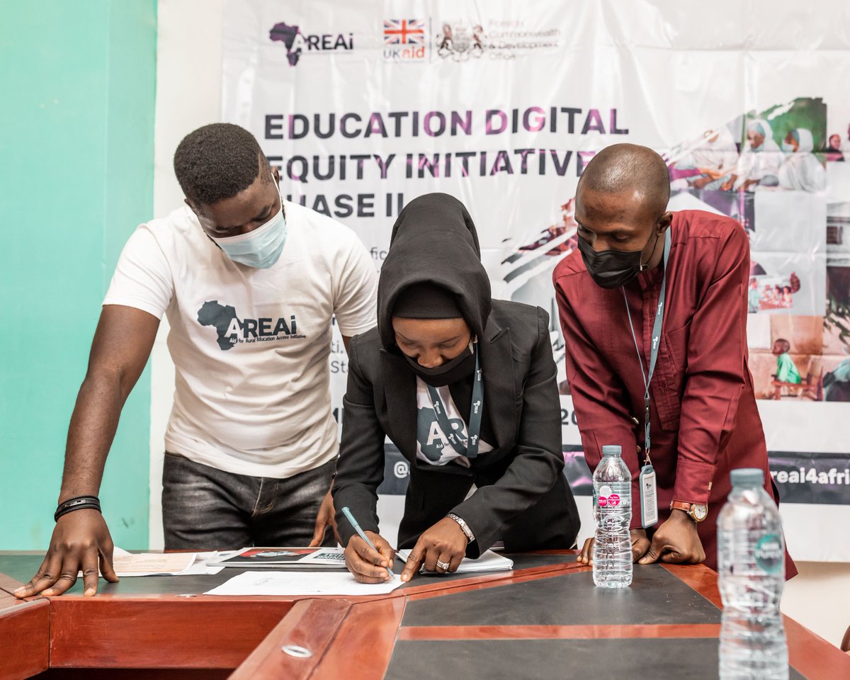 Areai4Africa's tweet photo. In the initial phase of #EDEI conducted between
December 2020 and July 2021, #AREAixFCDO reached over 10,800 beneficiaries from across 24 schools &amp; 20 communities in 6 Nigerian states with evidence-based materials containing practical ideas and simple steps for remote learning. https://t.co/hrzRt8PcXW