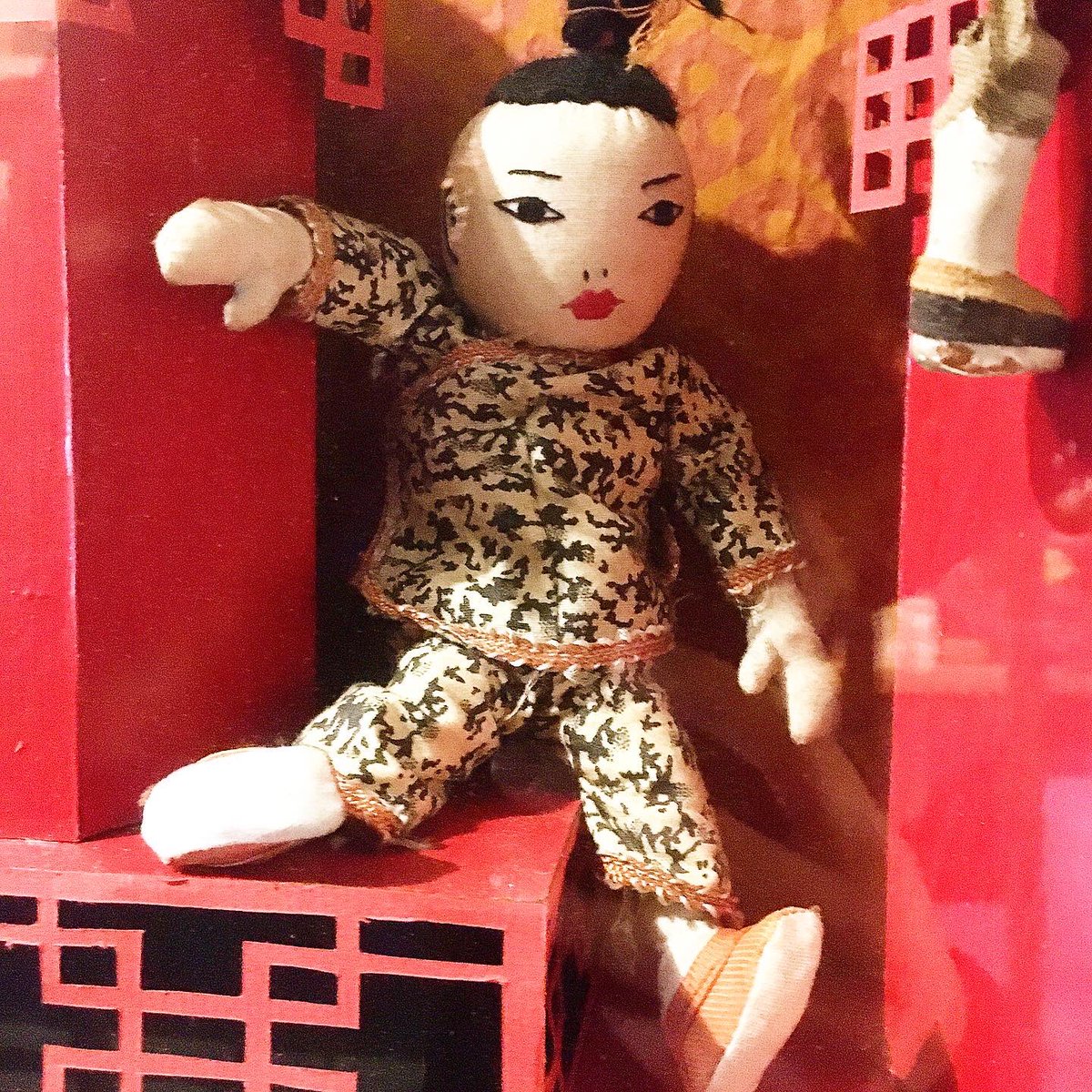 PollocksMuseum's tweet photo. Happy #ChineseNewYear2022 from these rag dolls at #Pollockstoymuseum! https://t.co/pxiD3wvEQo