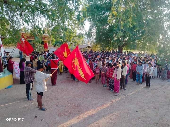 b3rry_y's tweet photo. After a successful silent strike today, a large number of anti-military protesters marched in Yin Mar Pin.

#RedCampaign_1YearOfRevolution
#2022Feb1Coup #SilentStrike
#WhatsHappeningInMyanmar https://t.co/5cPWbfi1bs